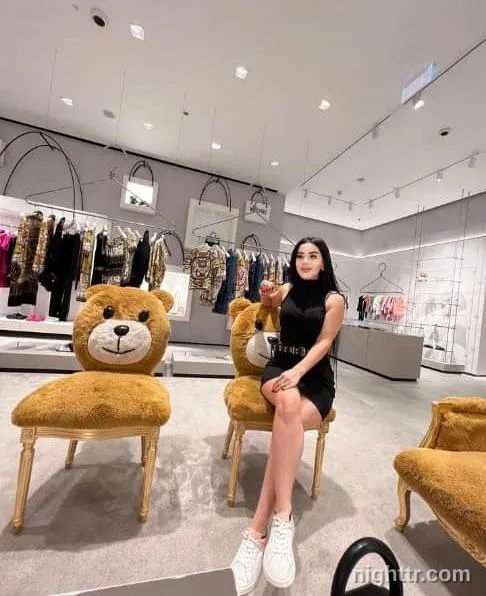Adriana, 21 — İstanbul escort — 6