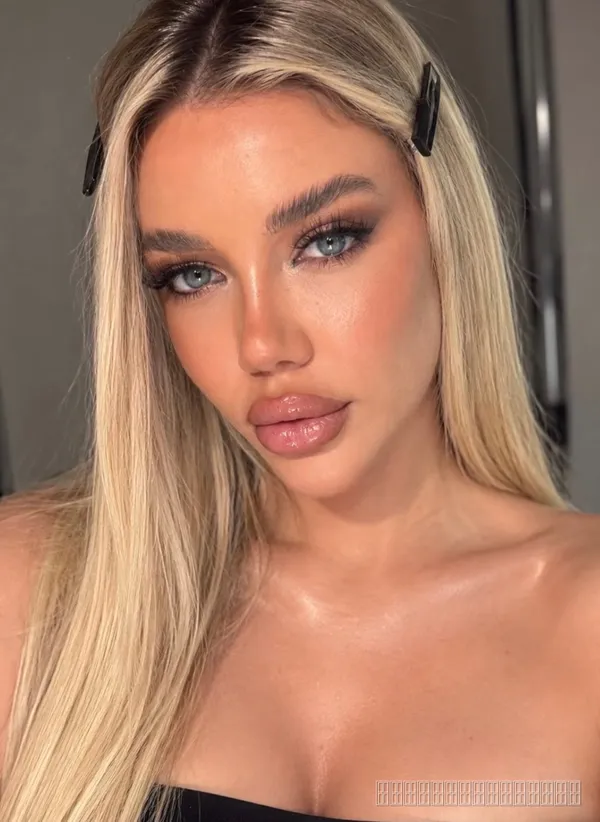 Ceren, 22 — İstanbul escort